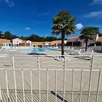 Maison Avec Piscine Chauffee, Terrasse Et Parking A 300m De L'ocean - Fr-1-224c-219 Semesterbostad