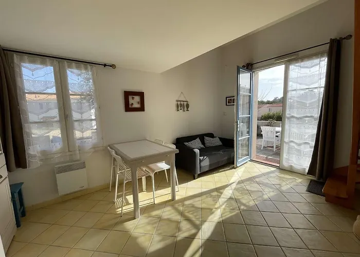 Maison Avec Piscine Chauffée, Terrasse Et Parking à 300m De L'océan - Fr-1-224c-219