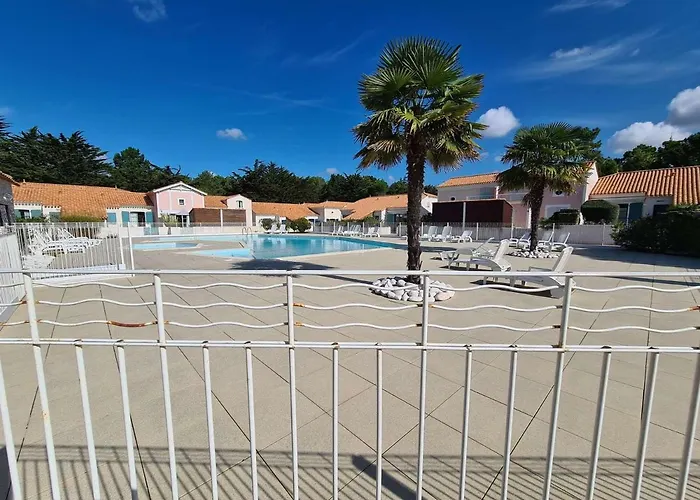 Maison Avec Piscine Chauffée, Terrasse Et Parking à 300m De L'océan - Fr-1-224c-219 Hébergement de vacances