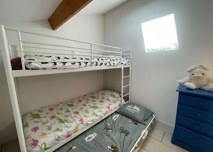 Hébergement de vacances Maison Avec Piscine Chauffée, Terrasse Et Parking à 300m De L'océan - Fr-1-224c-219 *